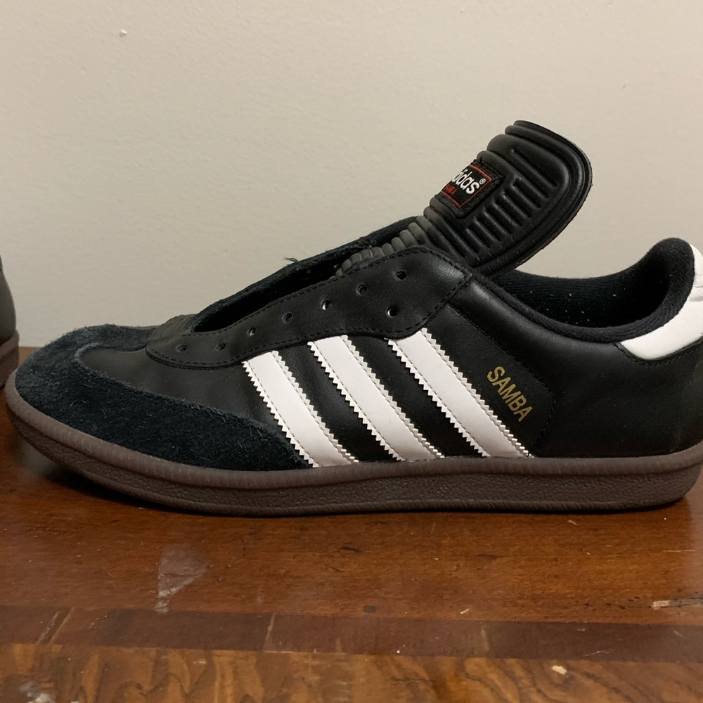 Adidas Samba Classic indoor soccer sneaker
